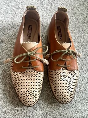 Pikolinos Sitges Laser Cut Oxford Shoes Women's Size 40 Tan Leather Lace Up Flat